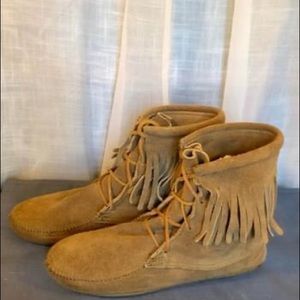 Minnetonka Tramper Booties